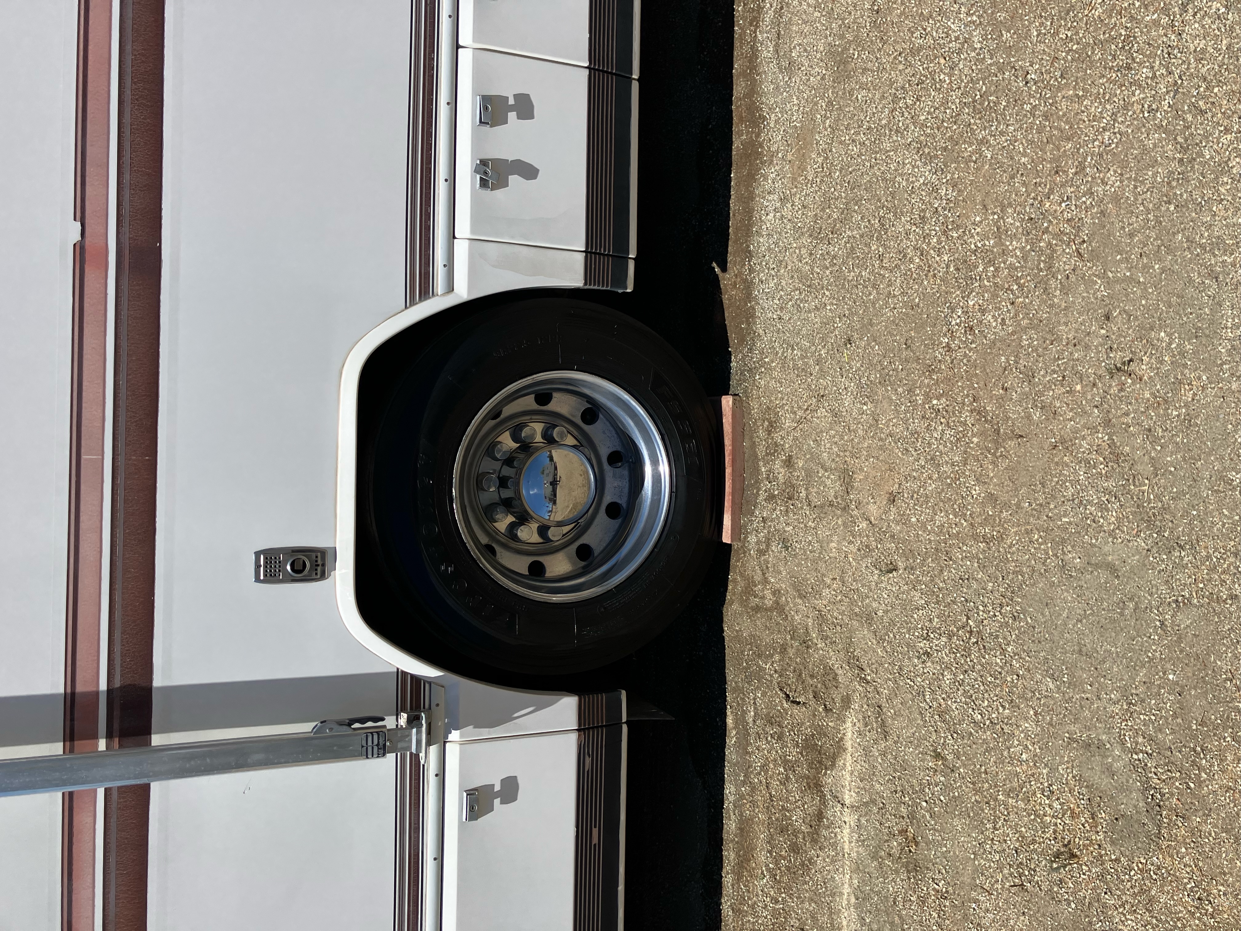 Rear 3/4 (day)