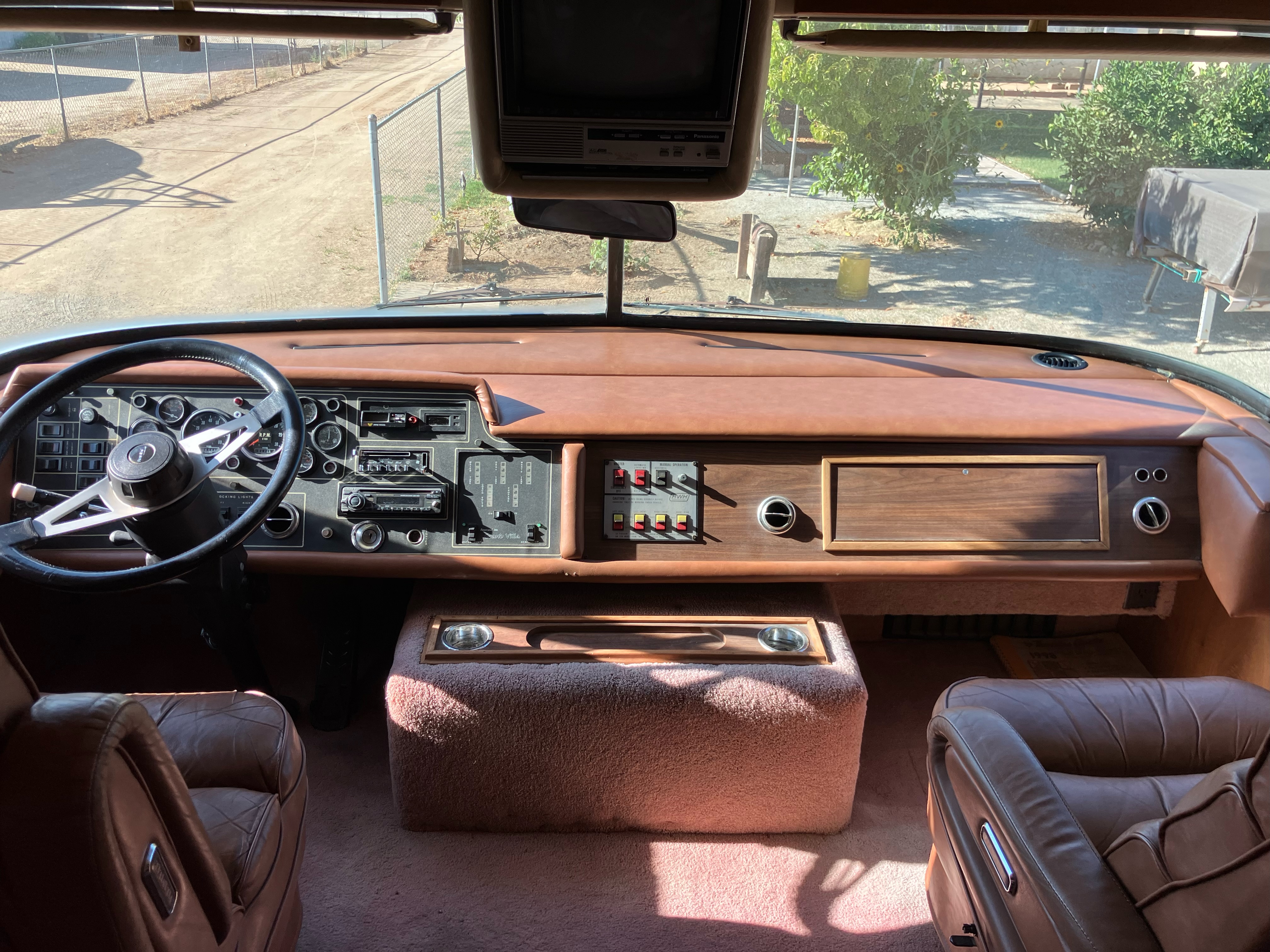 Cockpit & dash